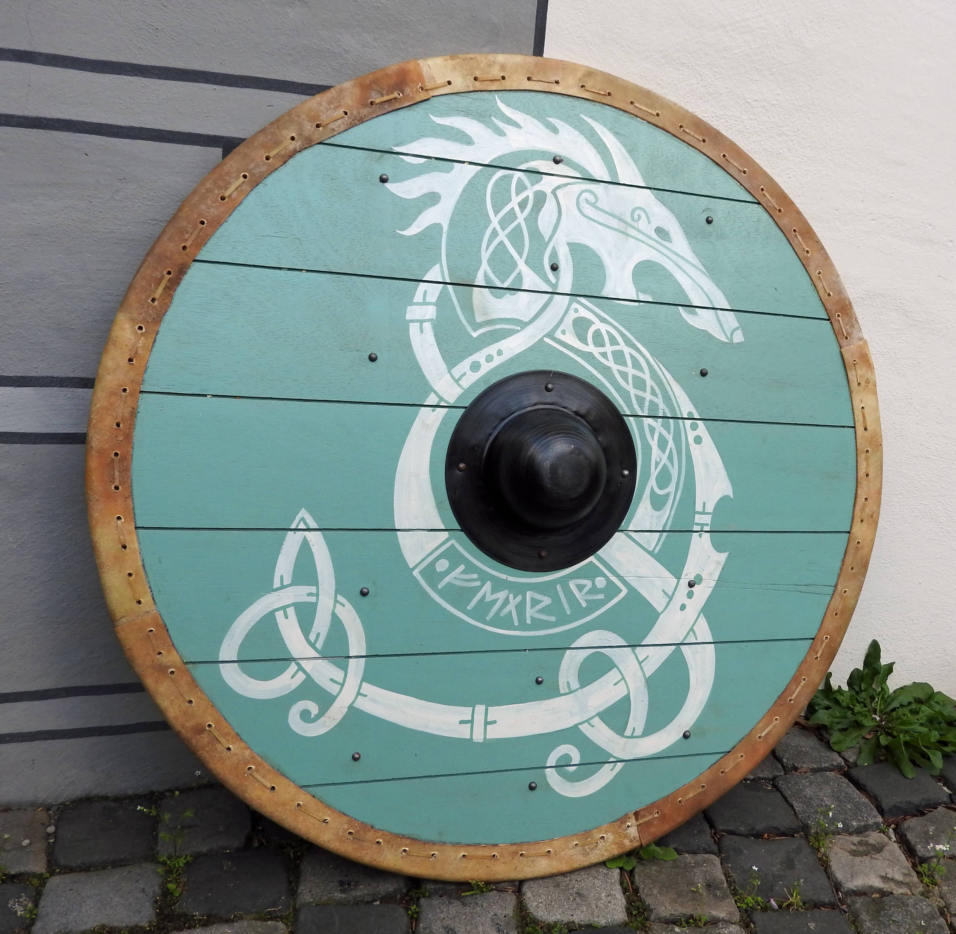 Wikingerschild 'Fenrir' mit Rohaut-Umrandung - 80 cm