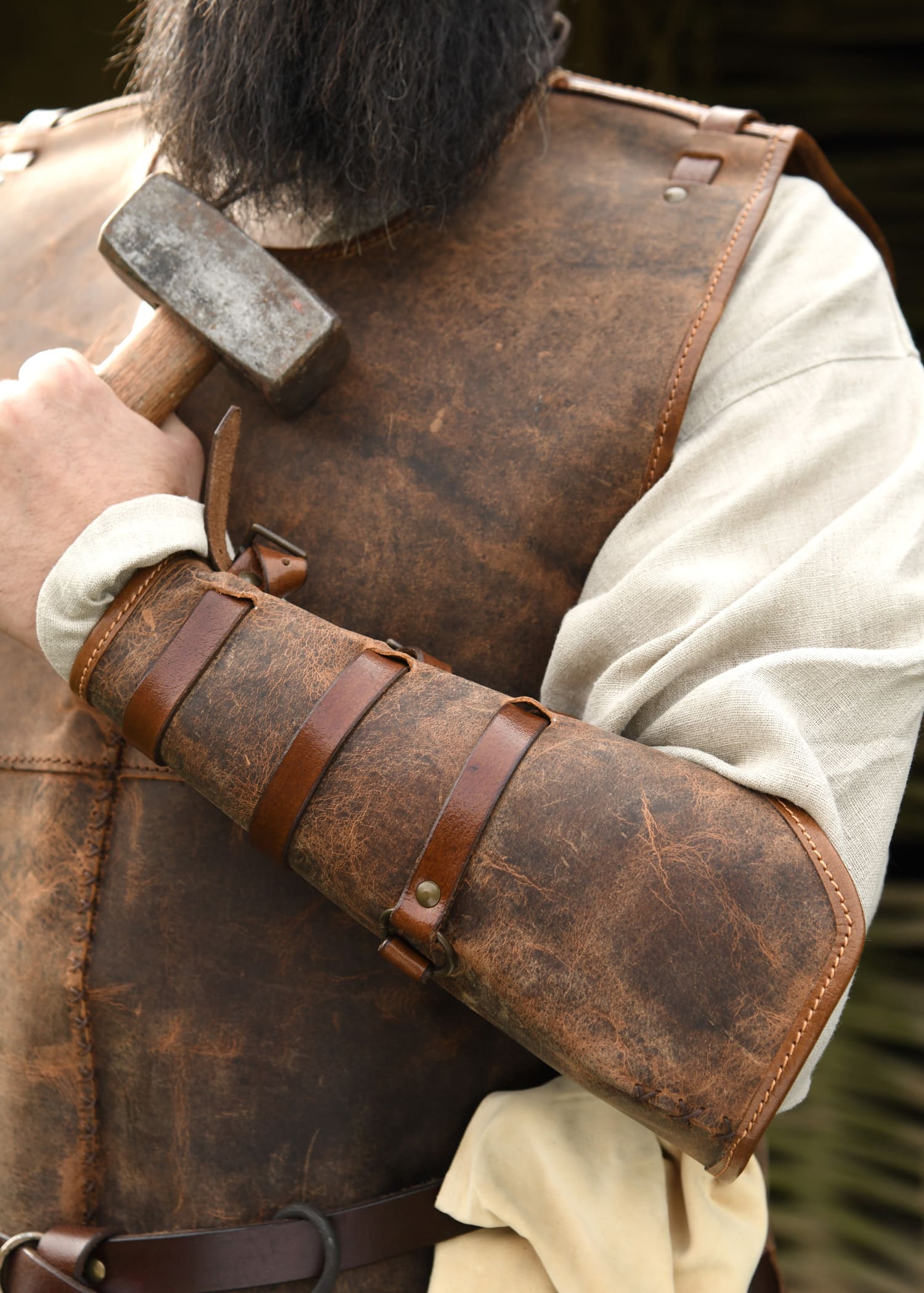Arm Rider Example Armschützer aus Fettleder, Paar | Lederrüstung Arm & Bein | Online Shop ...