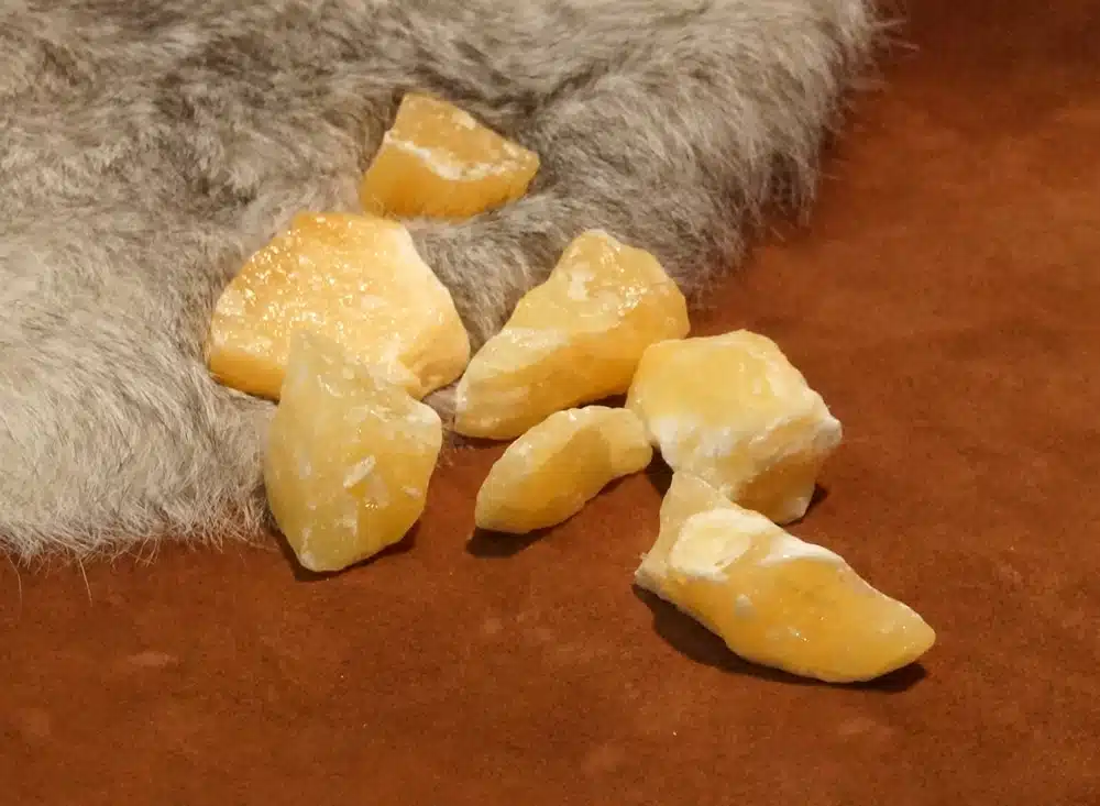 Orangencalcit